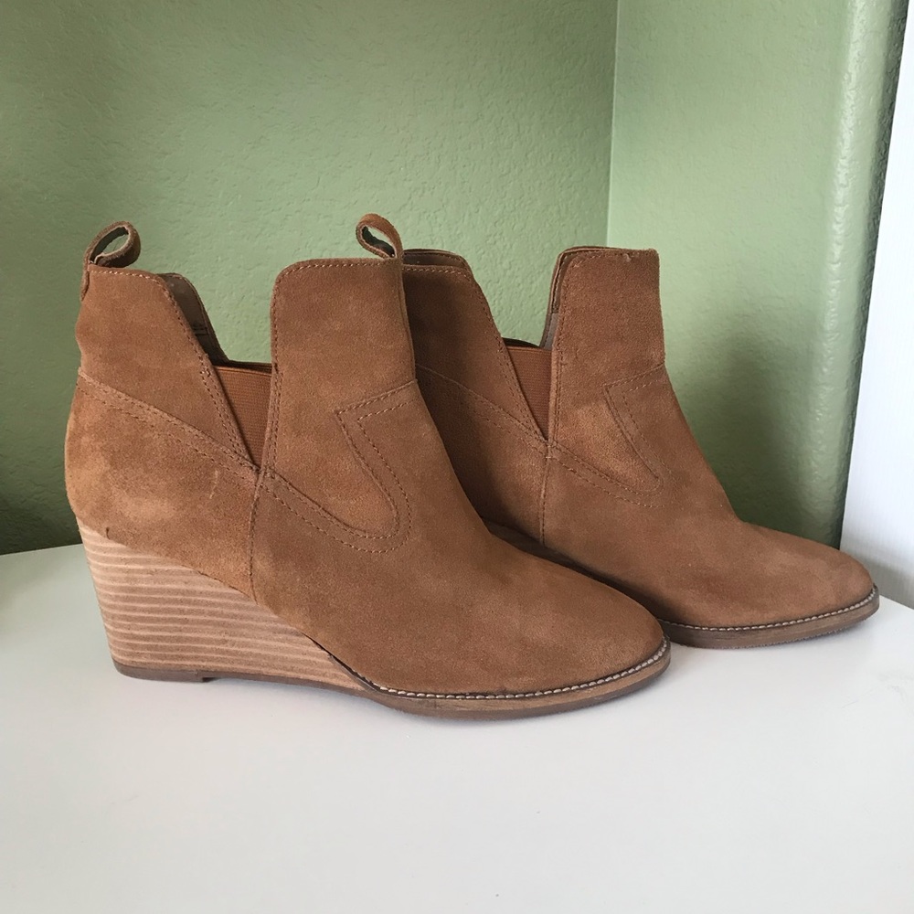 Blondo Irving Camel Suede Leather Waterproof Ankle Booties Wedge Pull On 8.5M